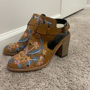 Floral Embroidered Tan Women's Shoes